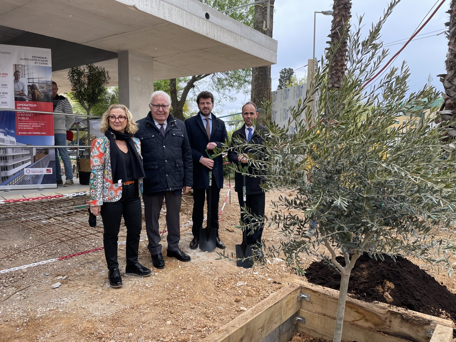 Plantation du premier arbre de la résidence inclusive Ensoleillado à Hyères