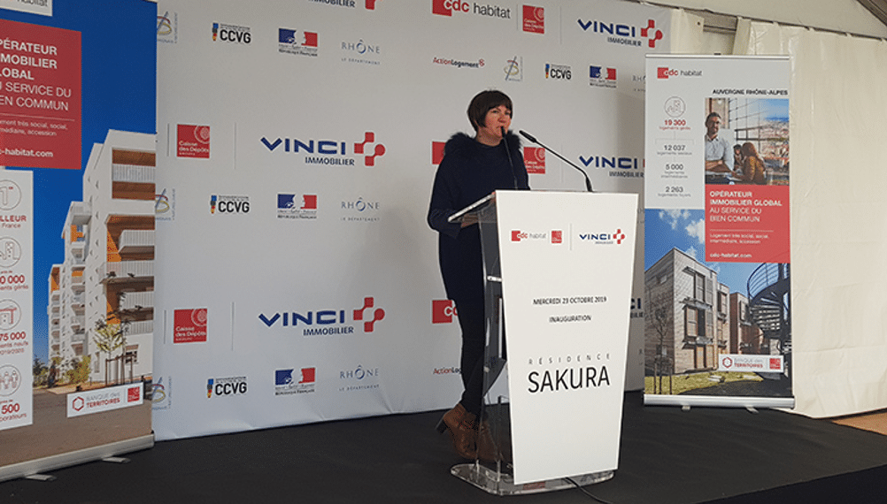 Anne Canova, directrice régionale CDC Habitat Auvergne Rhône-Alpes, lors du discours d'inauguration de la résidence SAKURA.