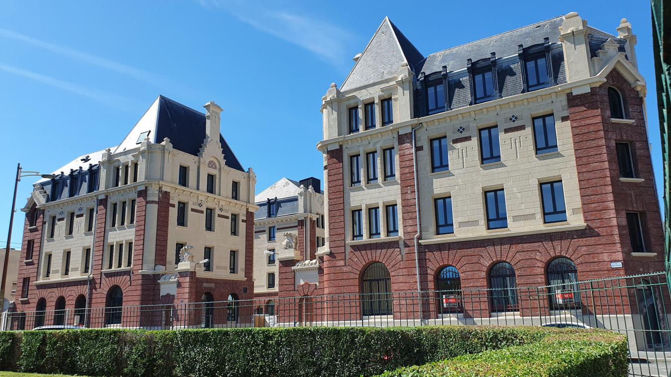 File:Façade du château de Dampierre-sur-Boutonne.jpg - Wikipedia